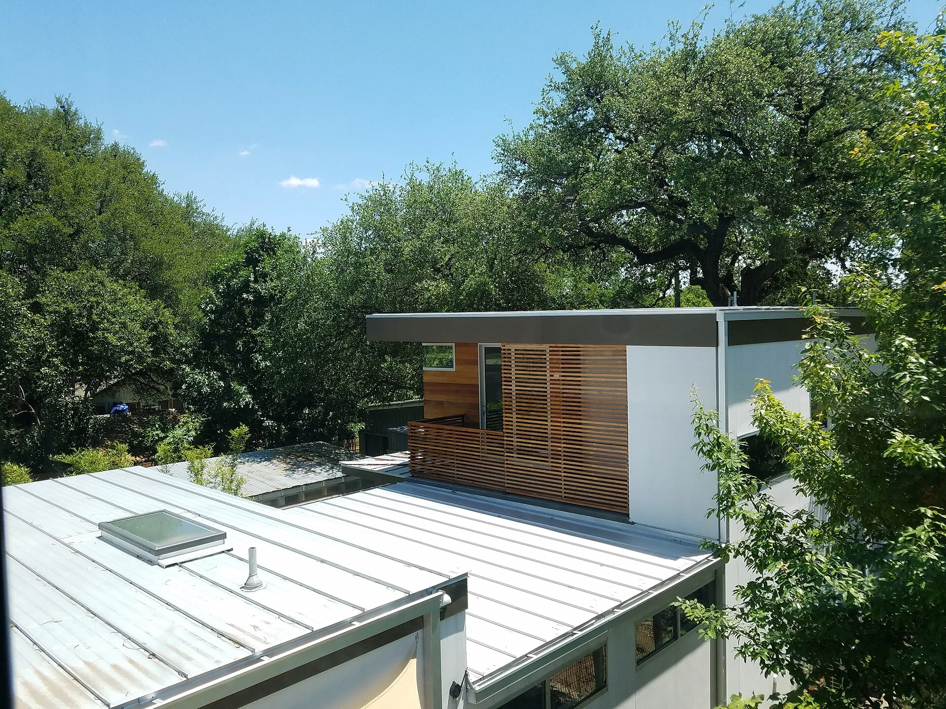 A contemporary Austin-modern home with clean lines and a wood-slat screen in Austin, Texas