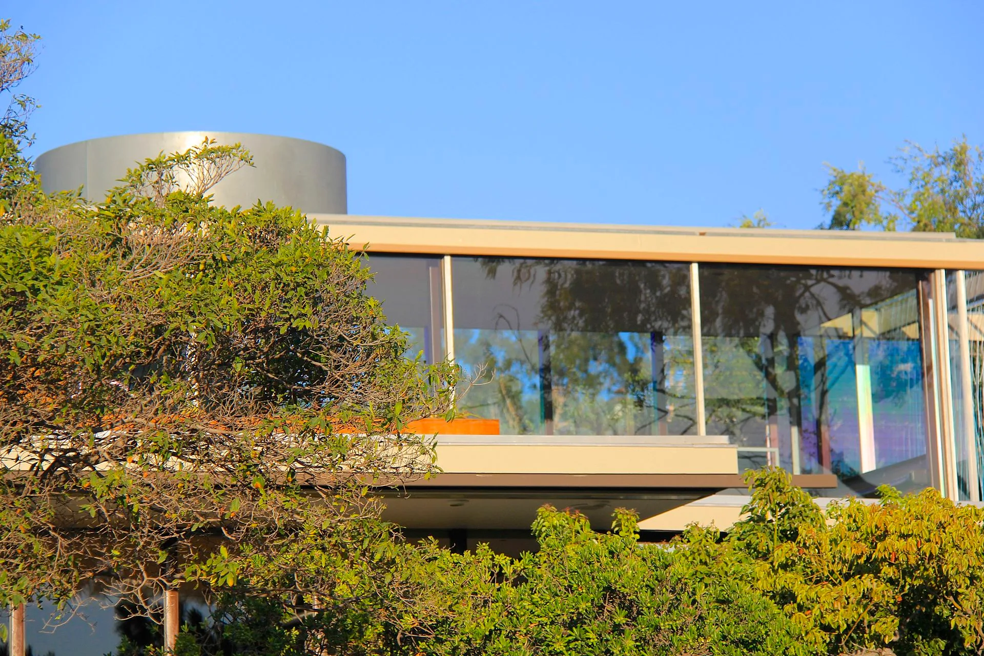 A post-and-beam mid-century modern house in the Los Angeles area