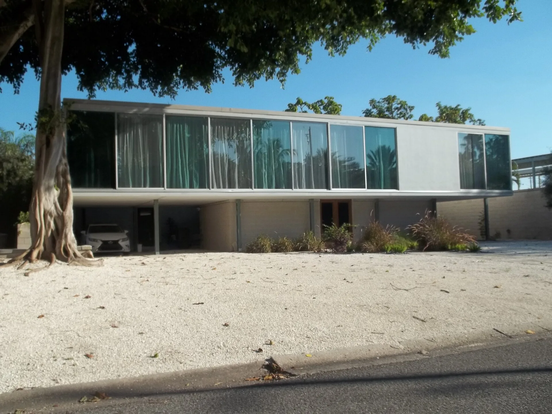 A Sarasota School tropical-modern house in Sarasota, Florida