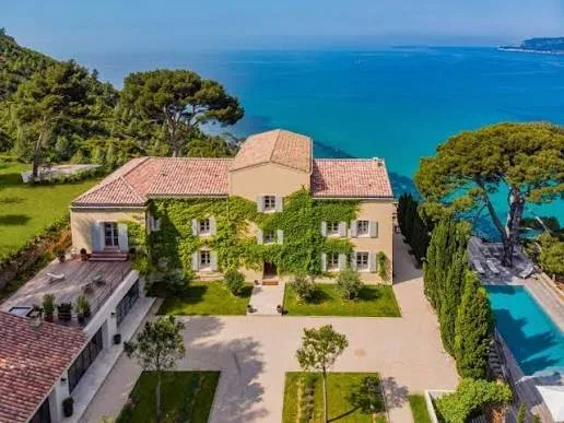 An ivy-clad Provençal villa with a terracotta roof and pool overlooking the turquoise Mediterranean near Marseille