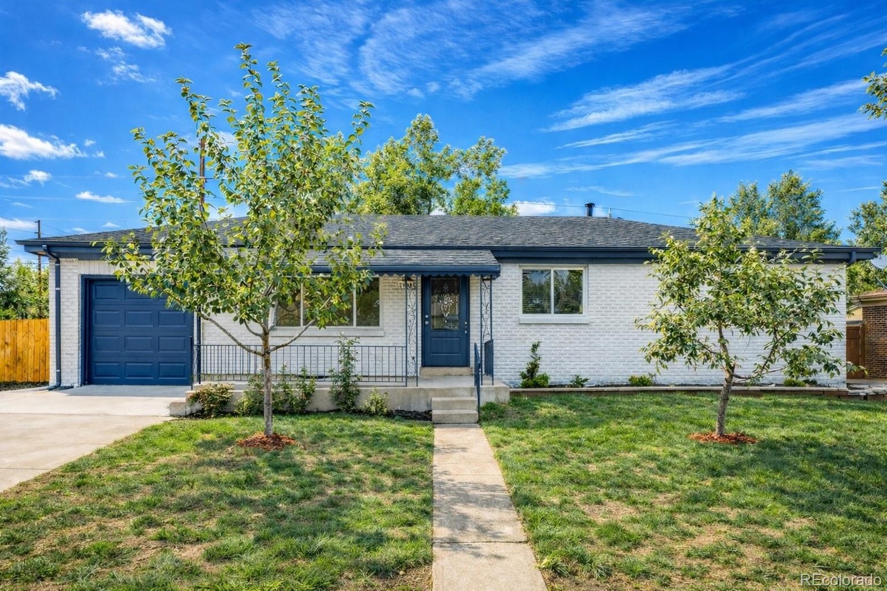 5 beds bed 2 baths bath in 2997 W Tanforan Dr, Englewood, CO 80110