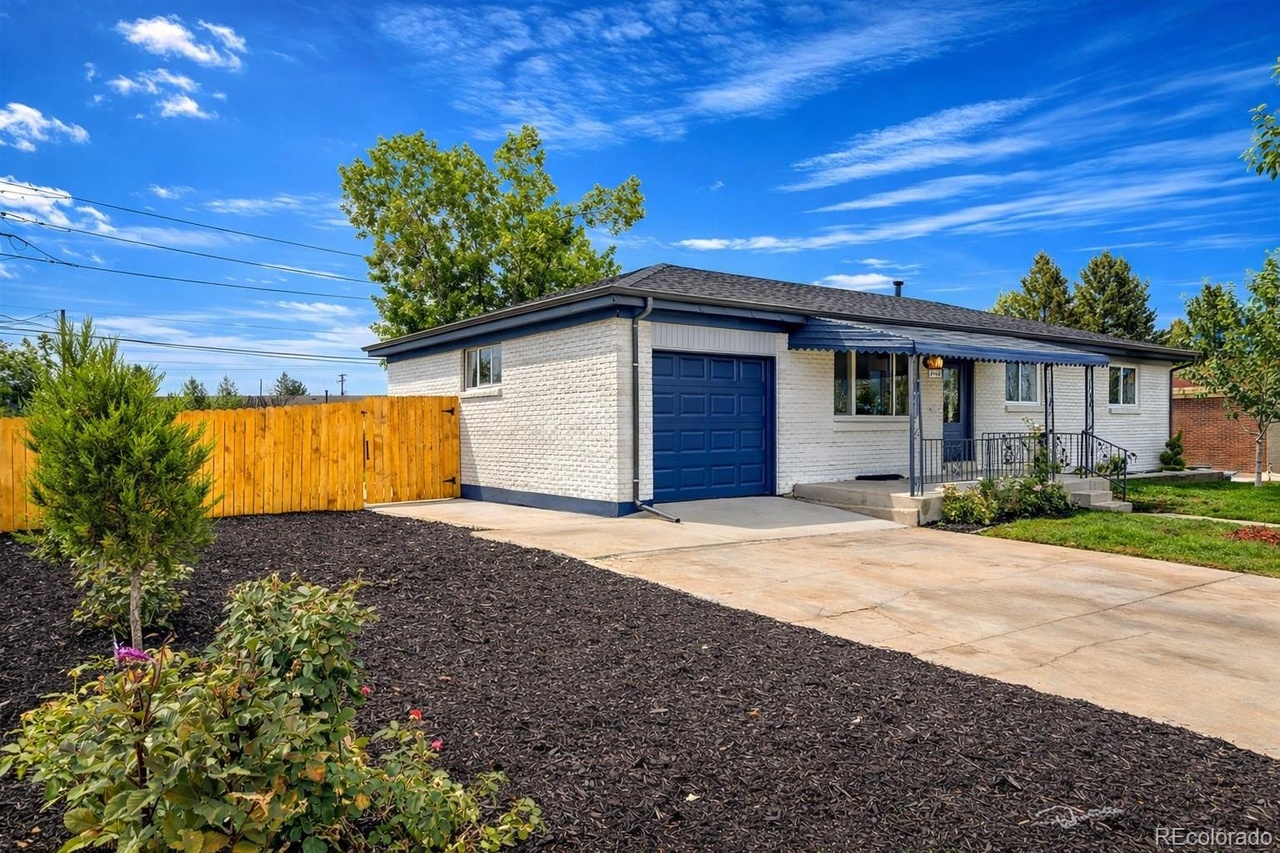 5 beds bed 2 baths bath in 2997 W Tanforan Dr, Englewood, CO 80110 - Photo 2