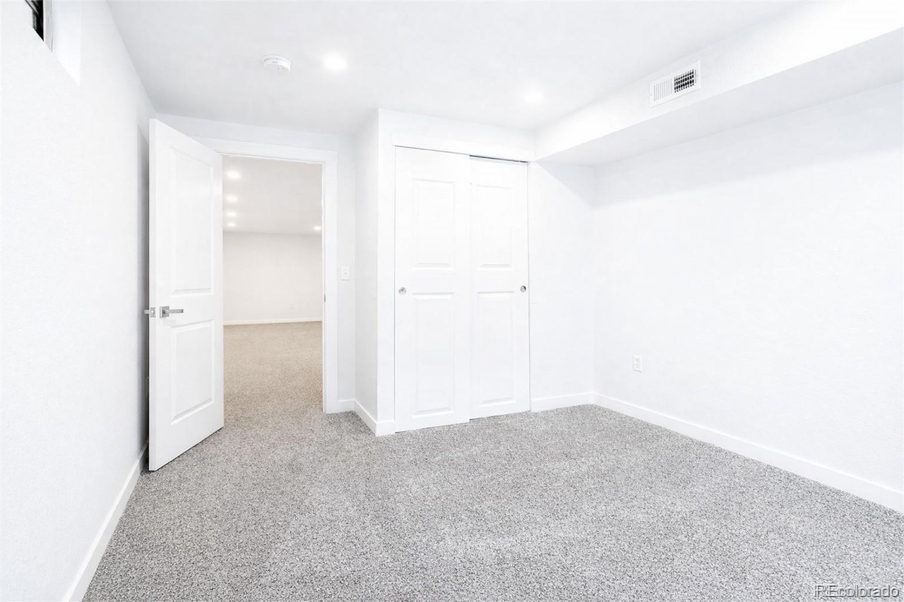 5 beds bed 2 baths bath in 2997 W Tanforan Dr, Englewood, CO 80110 - Photo 11