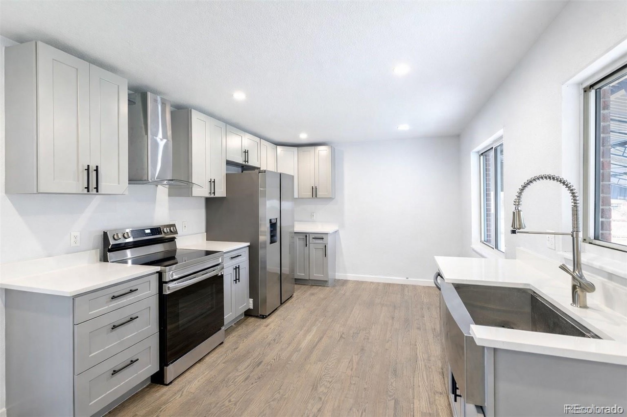 5 beds bed 2 baths bath in 2997 W Tanforan Dr, Englewood, CO 80110 - Photo 4