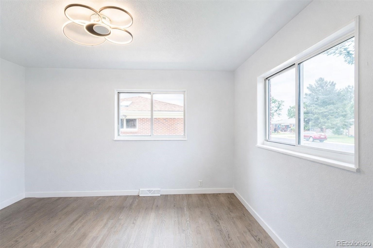 5 beds bed 2 baths bath in 2997 W Tanforan Dr, Englewood, CO 80110 - Photo 6