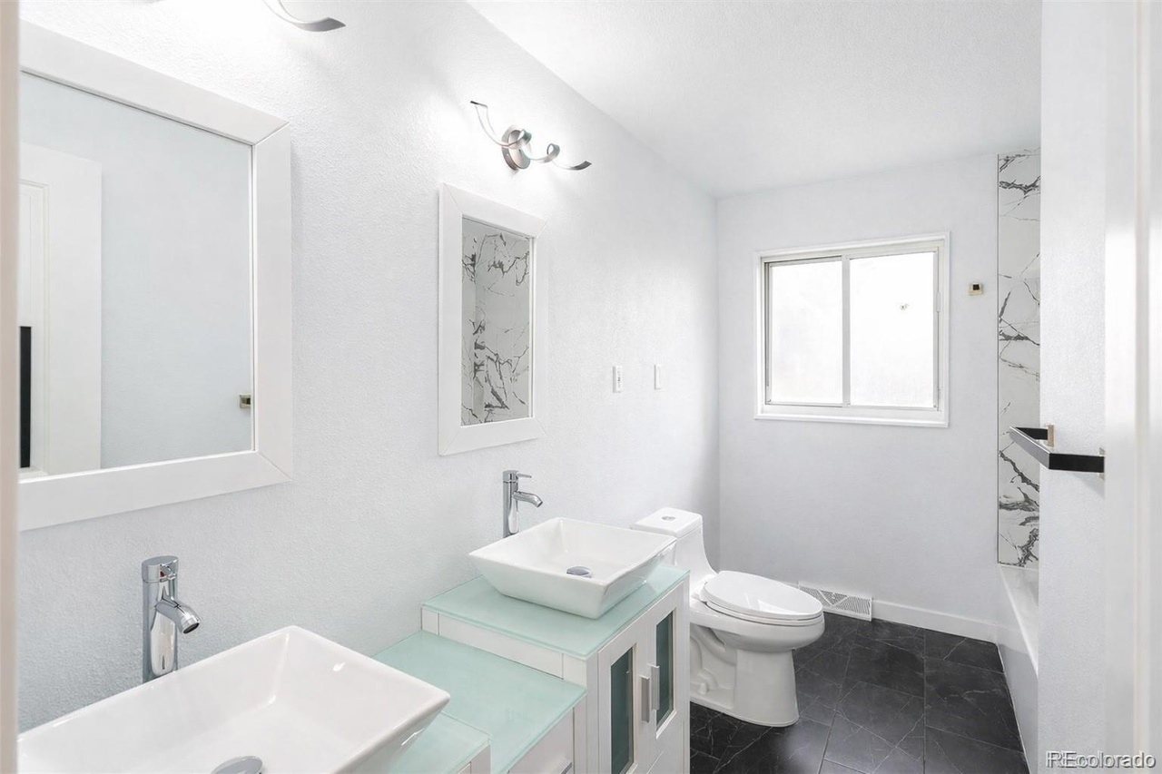 5 beds bed 2 baths bath in 2997 W Tanforan Dr, Englewood, CO 80110 - Photo 7
