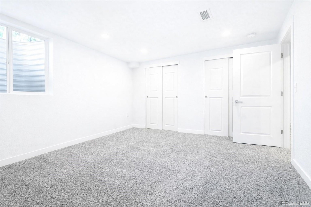 5 beds bed 2 baths bath in 2997 W Tanforan Dr, Englewood, CO 80110 - Photo 10