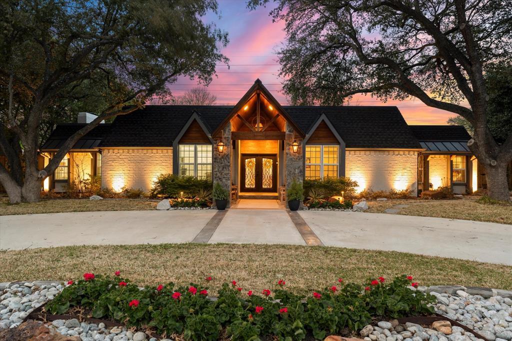 4 beds bed 5 baths bath in 5505 Northaven Rd, Dallas, TX 75229