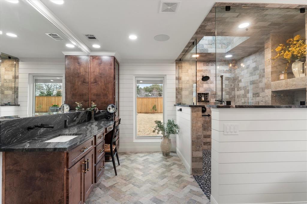 4 beds bed 5 baths bath in 5505 Northaven Rd, Dallas, TX 75229 - Photo 14