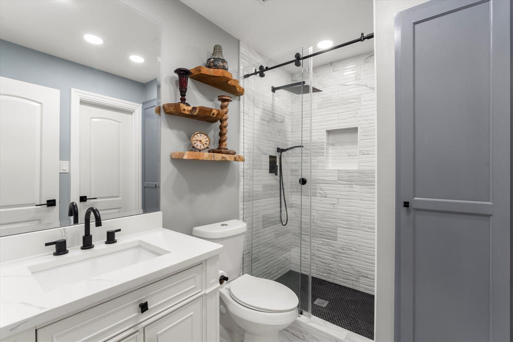 4 beds bed 5 baths bath in 5505 Northaven Rd, Dallas, TX 75229 - Photo 20