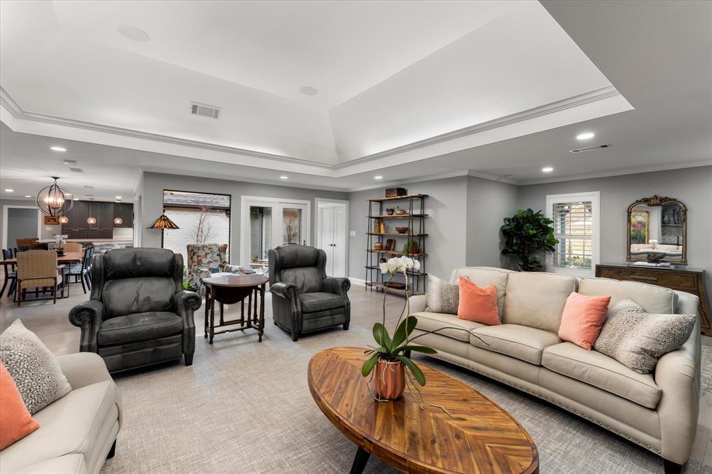 4 beds bed 5 baths bath in 5505 Northaven Rd, Dallas, TX 75229 - Photo 9