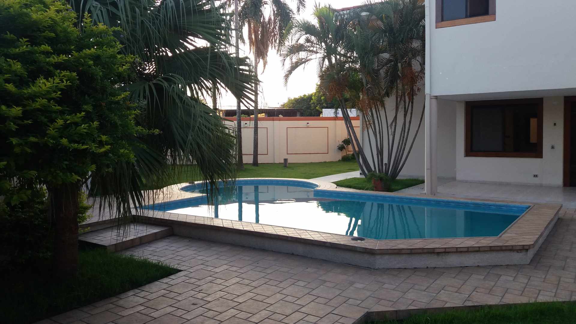 HERMOSA CASA EN VENTA - SANTA CRUZ - ZONA ZOO - Photo 2
