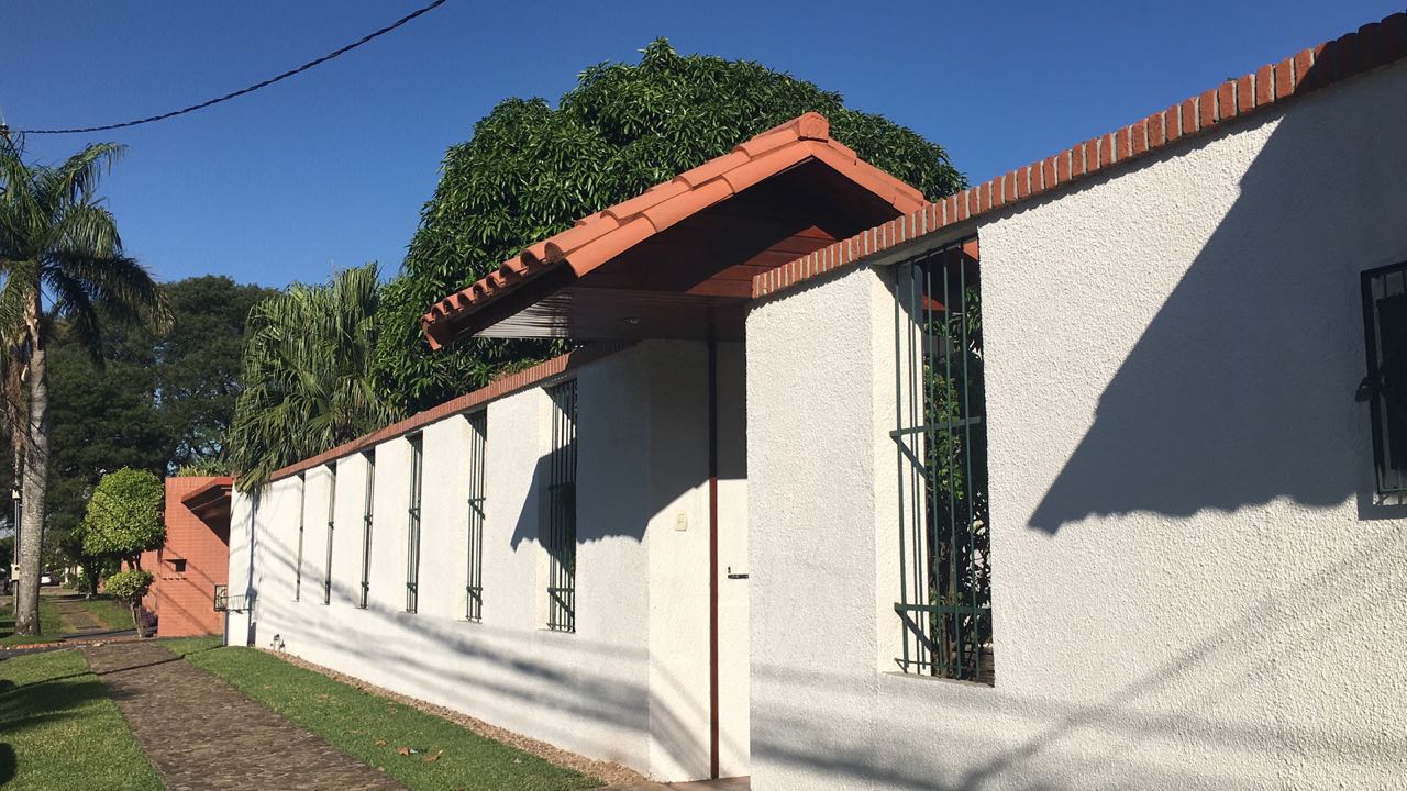 vendo Casa en  Avenida Pilcomayo.