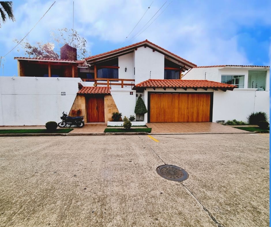 ESPECTACULAR CASA EN LA ZONA SUR!