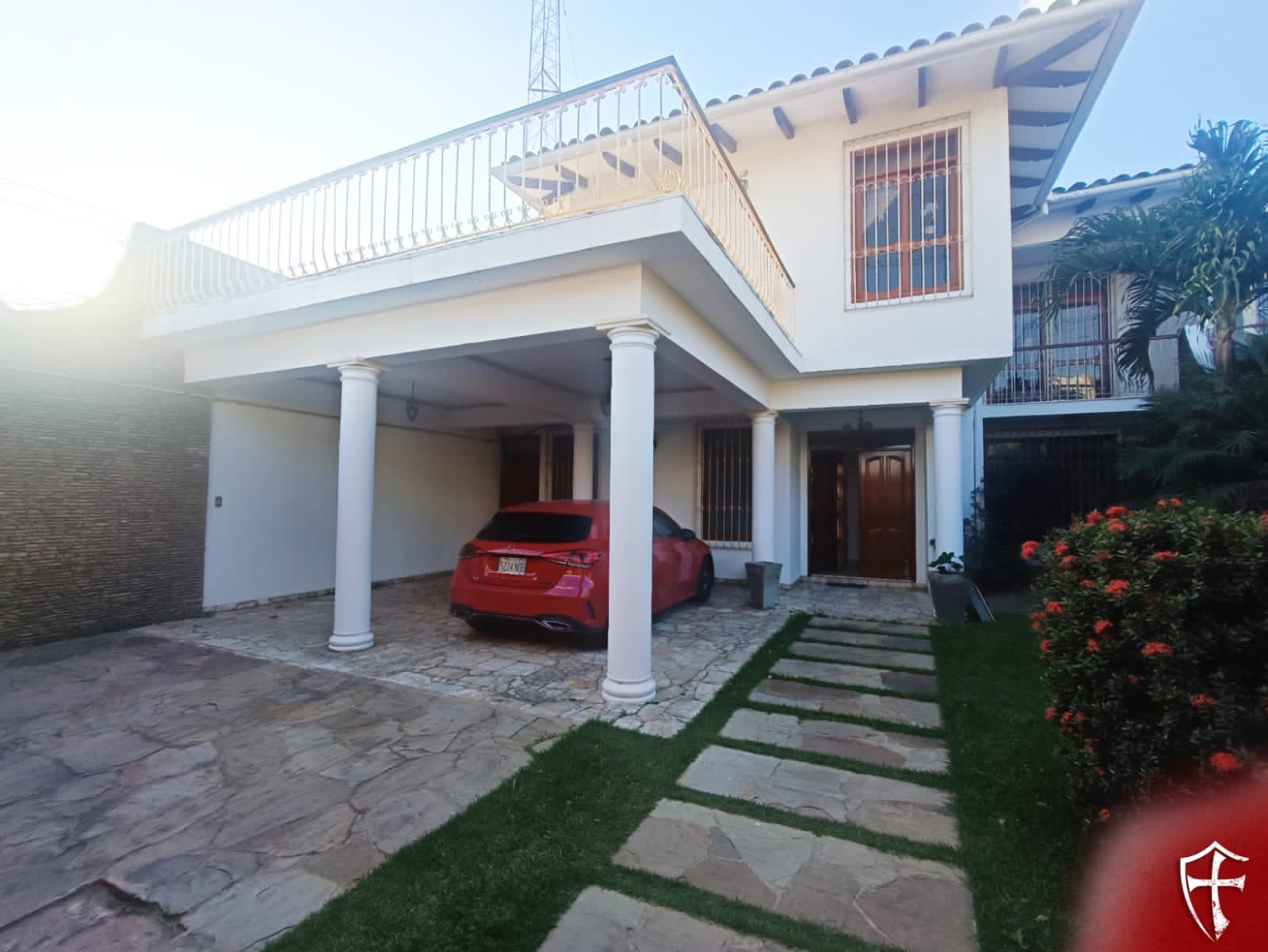 Casa en venta sobre avenida ideal para desarrollo inmobiliario - Photo 3