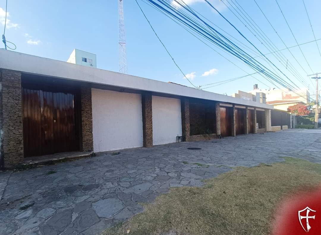 CASA EN VENTA SOBRE AVENIDA CASI 1ER ANILLO - ZONA PARQUE URBANO - Photo 2