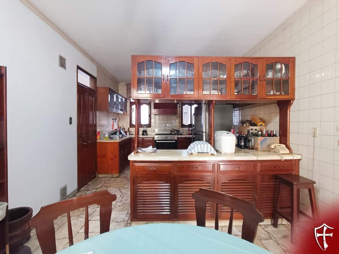 CASA EN VENTA SOBRE AVENIDA CASI 1ER ANILLO - ZONA PARQUE URBANO - Photo 8
