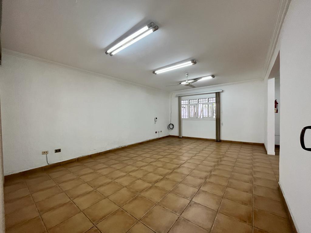 CASA CON GALPÓN SOBRE AVENIDA - PARA EMPRESA - Photo 3