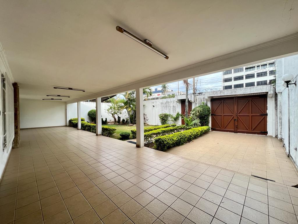 CASA CON GALPÓN SOBRE AVENIDA - PARA EMPRESA - Photo 4