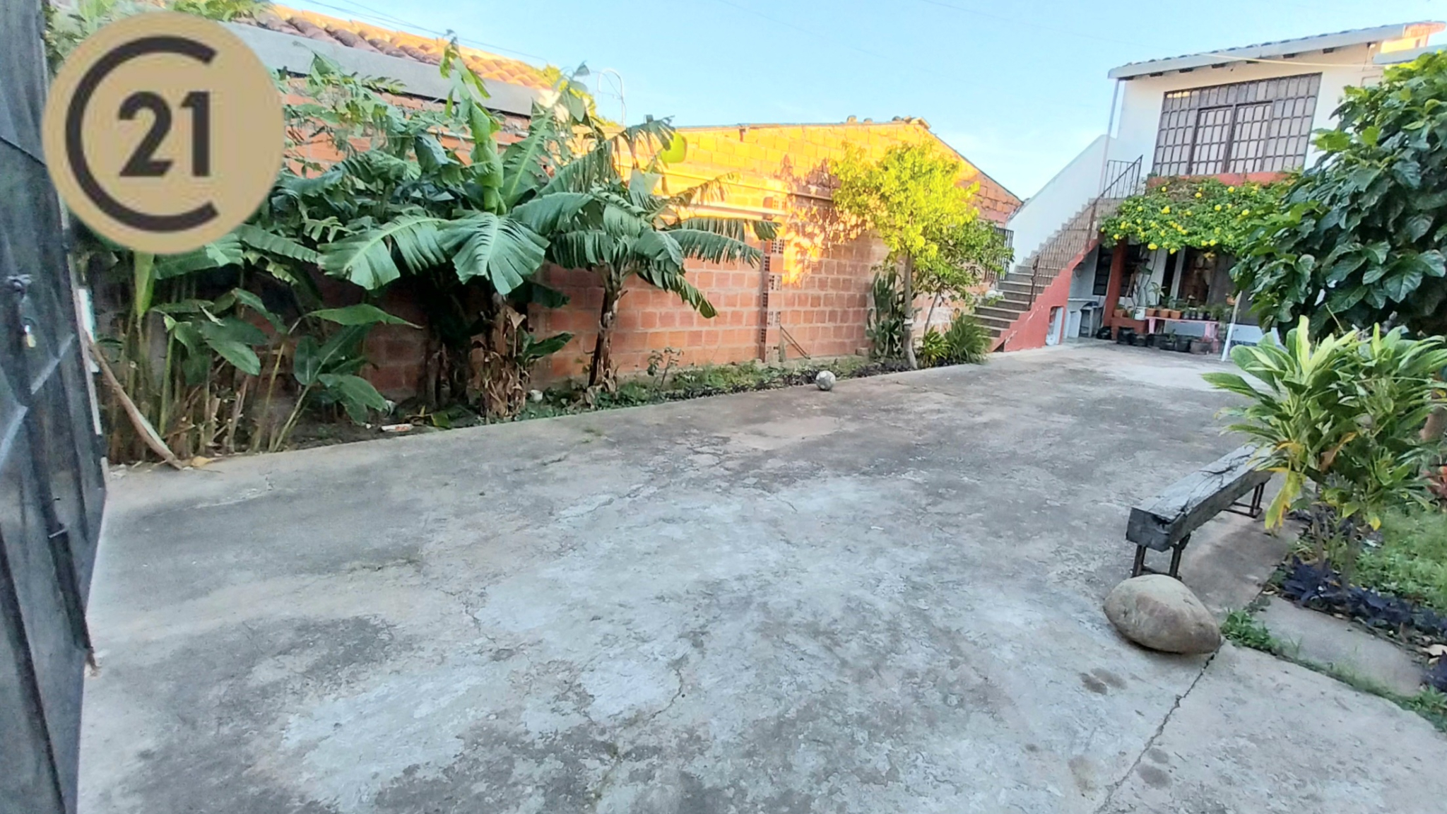 EN VENTA, ZONA ESTE, CASA DE 4 HABITACIONES: VIVIENDA Y NEGOCIO - Photo 3