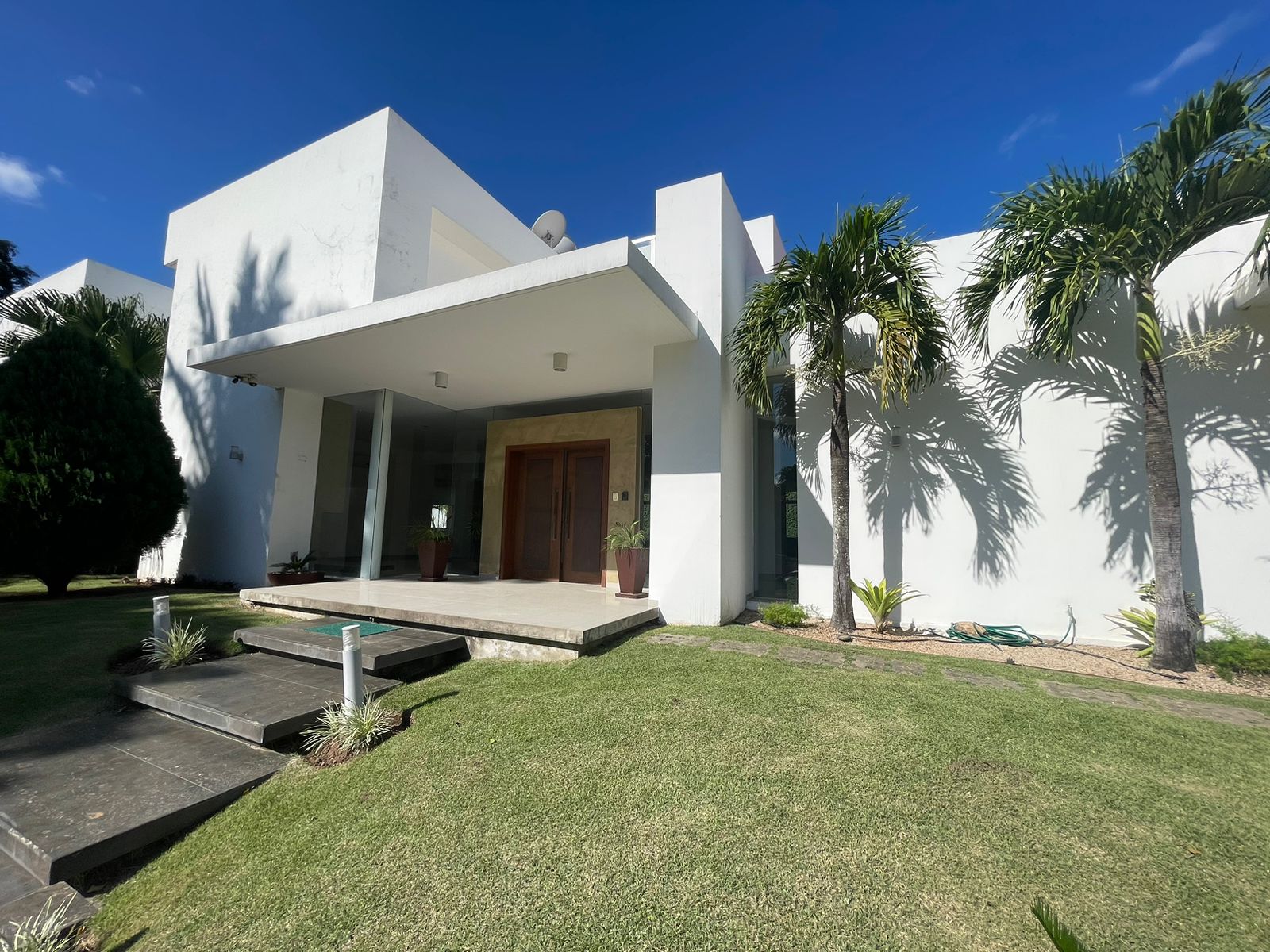CASA DE LUJO EN VENTA - LA CAÑADA (URUBO)