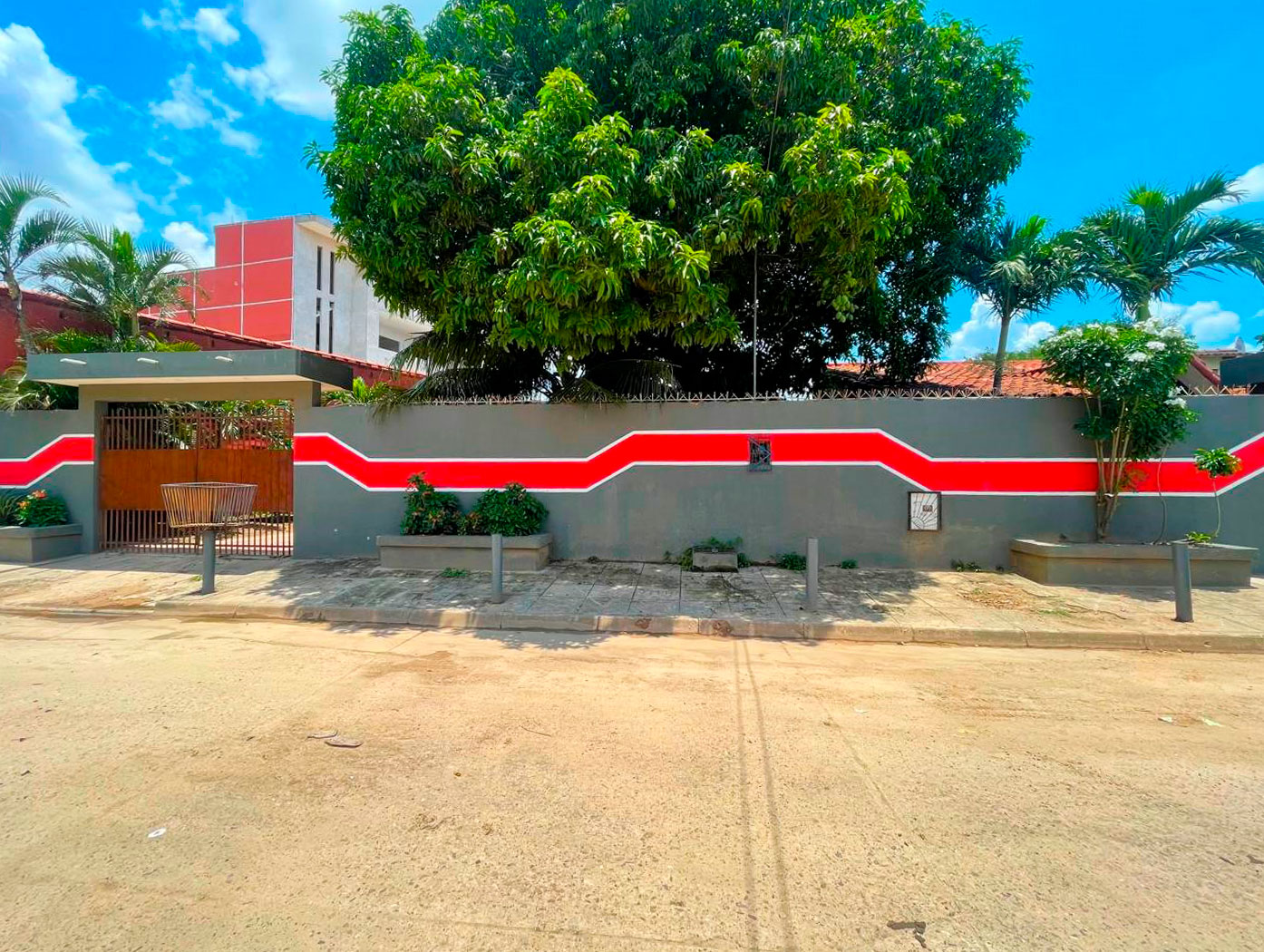 HERMOSA CASA CON PISCINA EN VENTA