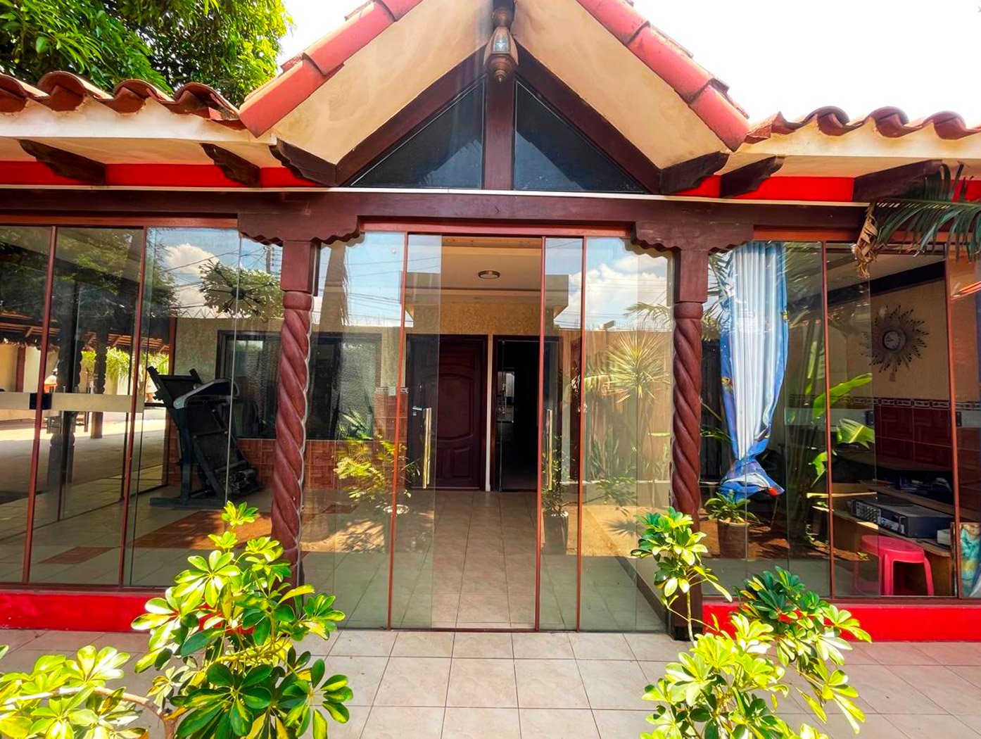 HERMOSA CASA CON PISCINA EN VENTA - Photo 2