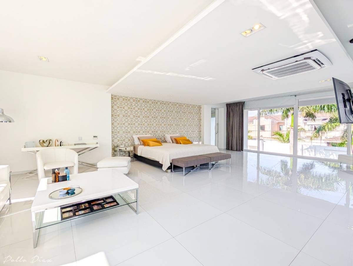 Lujo y Estilo en Cada Rincón: Casa de Ensueño a Precio Promocional - Photo 10