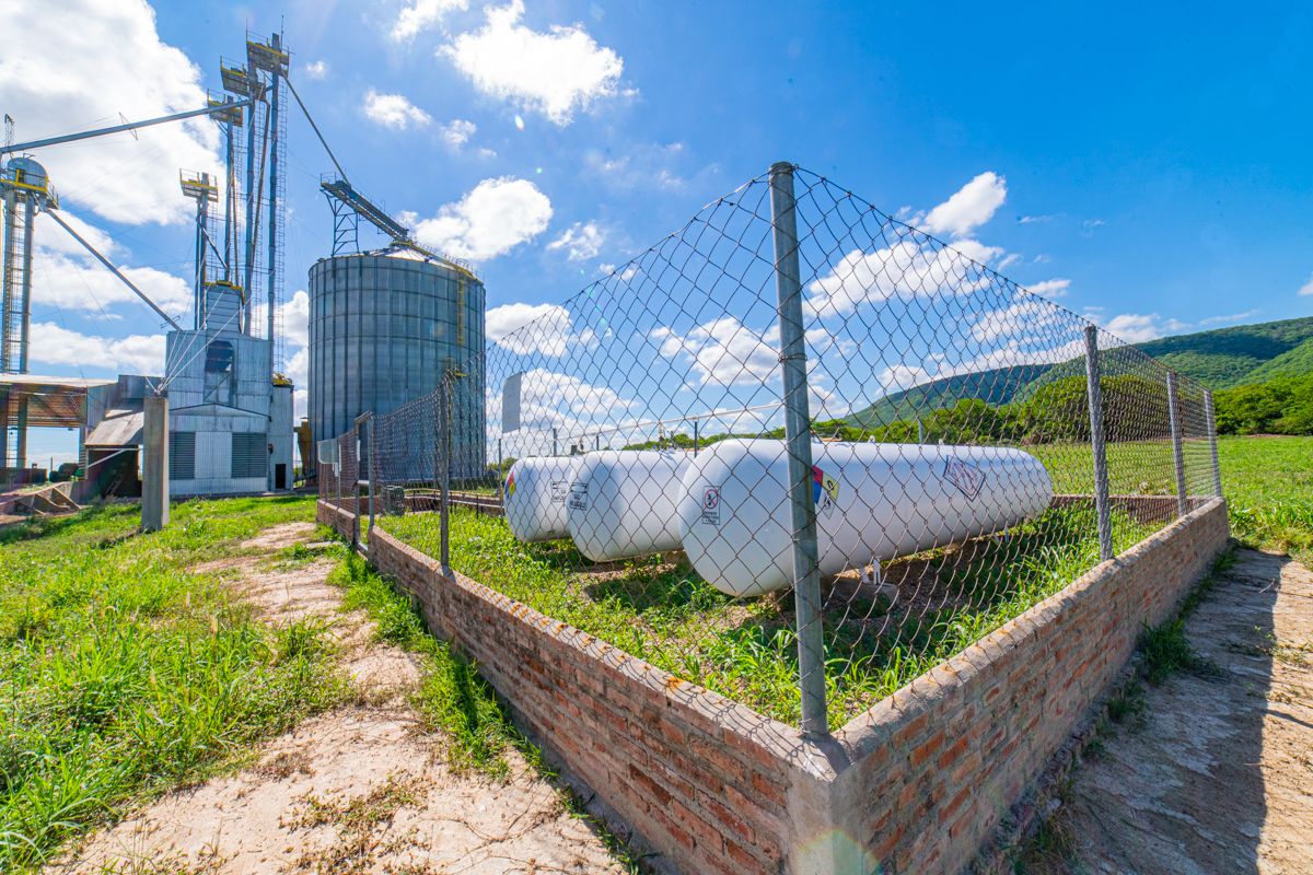 Propidad Con Silos En Venta 8 Has - Photo 2