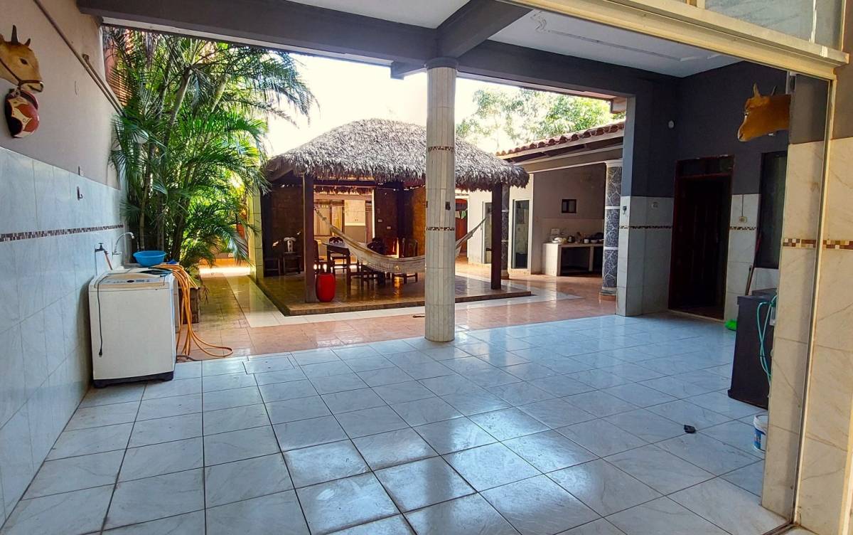 Amplia casa en venta Santos Dumond 6to anillo