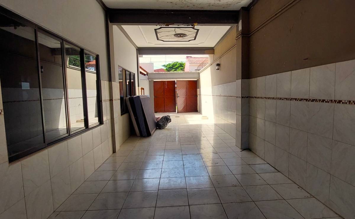 Amplia casa en venta Santos Dumond 6to anillo - Photo 19