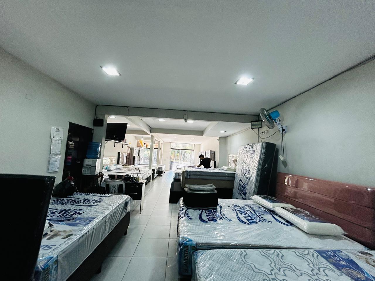 Casa comercial de 3 plantas en zona Mercado Abasto y sobre avenida - Photo 3