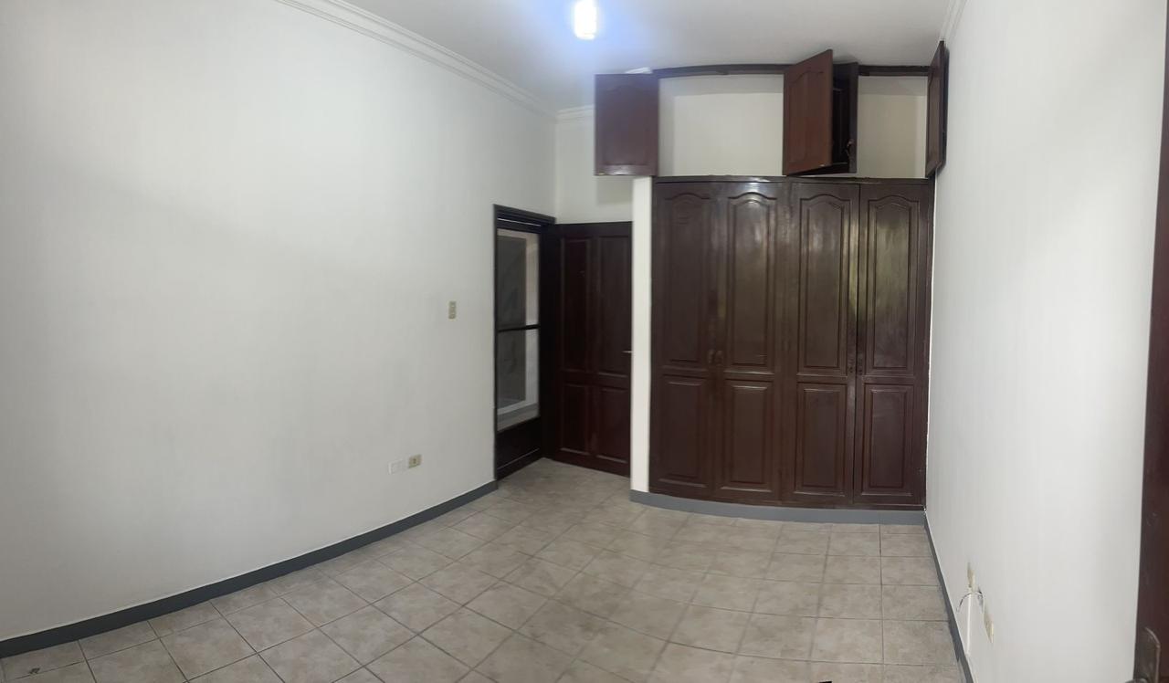 Casa comercial de 3 plantas en zona Mercado Abasto y sobre avenida - Photo 9