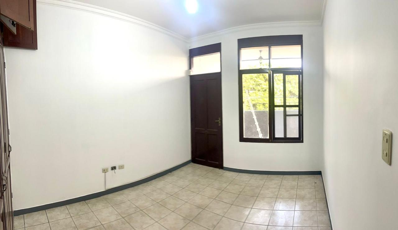 Casa comercial de 3 plantas en zona Mercado Abasto y sobre avenida - Photo 10