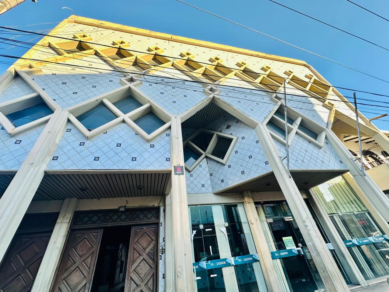 Edificio Comercial en Venta – Zona Los Pozos - Photo 2