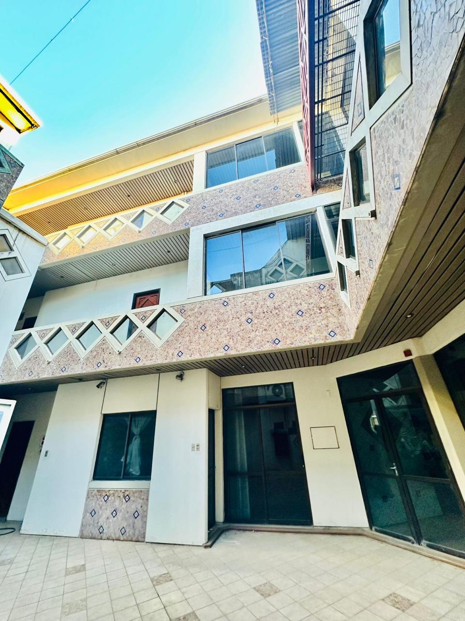 Edificio Comercial en Venta – Zona Los Pozos - Photo 12