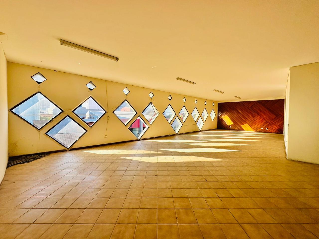 Edificio Comercial en Venta – Zona Los Pozos - Photo 3