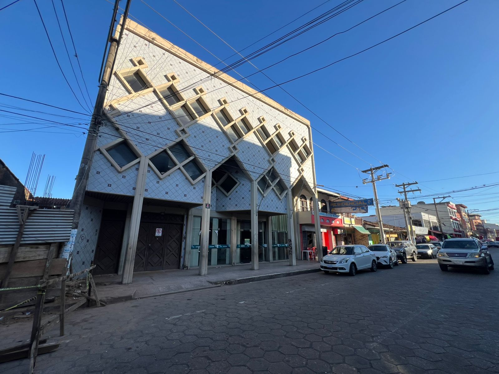 Edificio Comercial en Venta – Zona Los Pozos - Photo 4