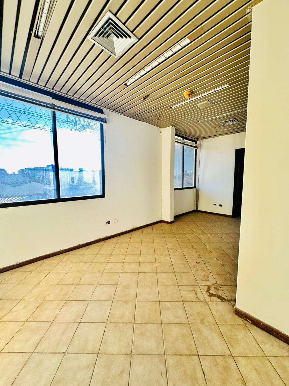 Edificio Comercial en Venta – Zona Los Pozos - Photo 5