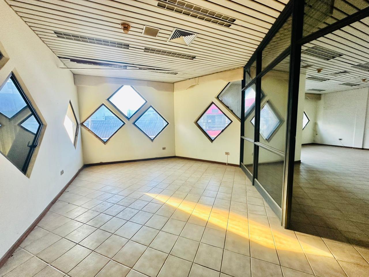 Edificio Comercial en Venta – Zona Los Pozos - Photo 8