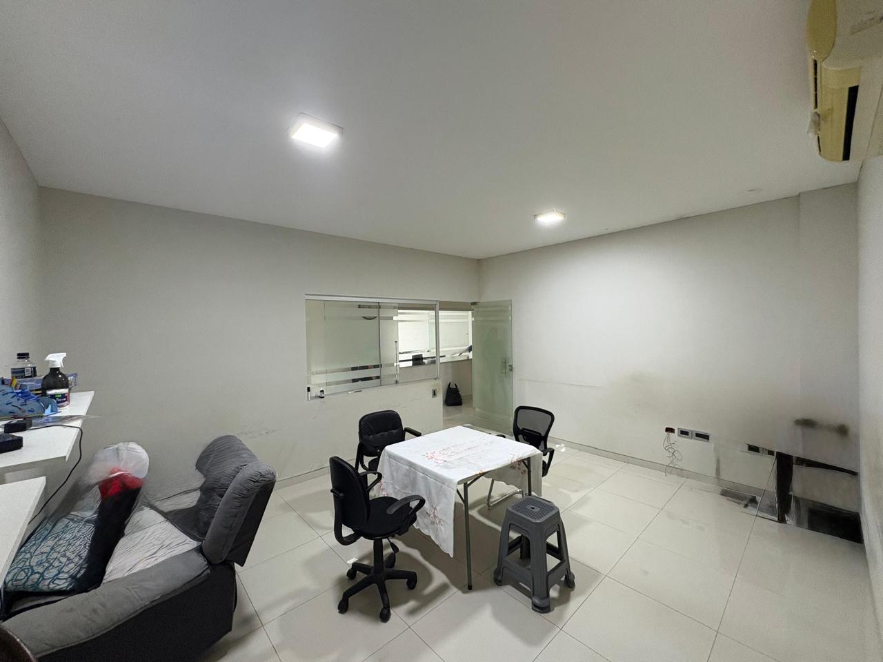 AMPLIO TERRENO CON SHOWROOM OFICINAS EN VENTA SOBRE AVENIDA - Photo 16