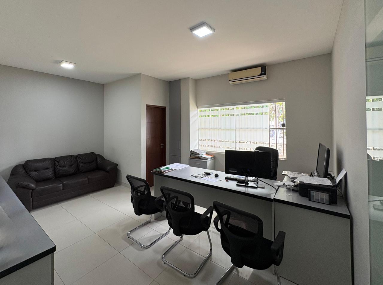 AMPLIO TERRENO CON SHOWROOM OFICINAS EN VENTA SOBRE AVENIDA - Photo 18