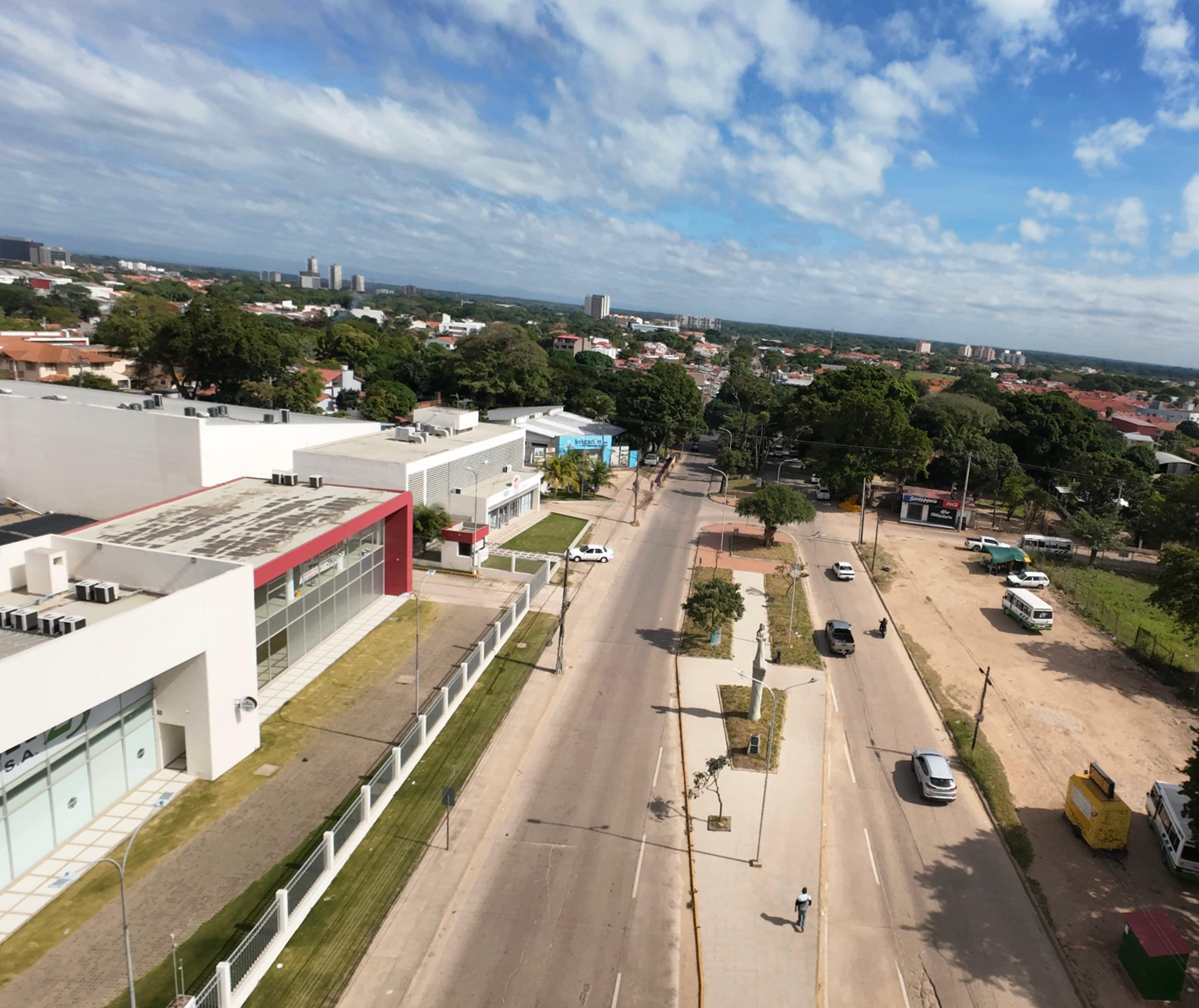 AMPLIO TERRENO CON SHOWROOM OFICINAS EN VENTA SOBRE AVENIDA - Photo 4