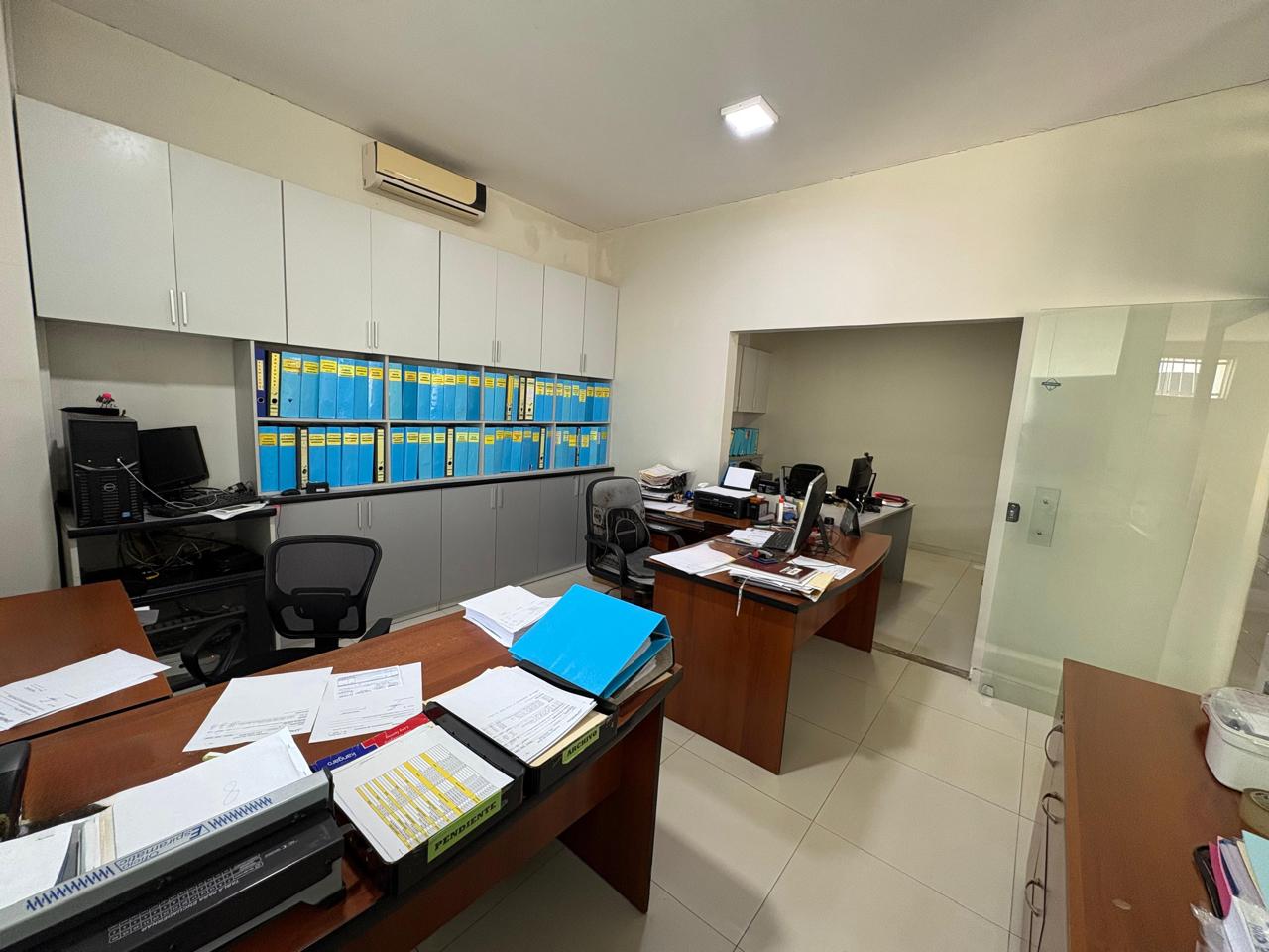 AMPLIO TERRENO CON SHOWROOM OFICINAS EN VENTA SOBRE AVENIDA - Photo 7