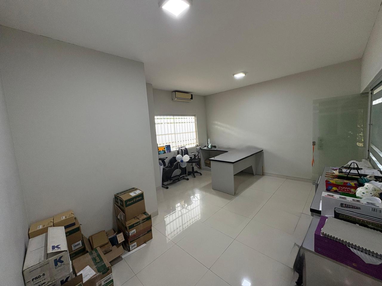 AMPLIO TERRENO CON SHOWROOM OFICINAS EN VENTA SOBRE AVENIDA - Photo 8