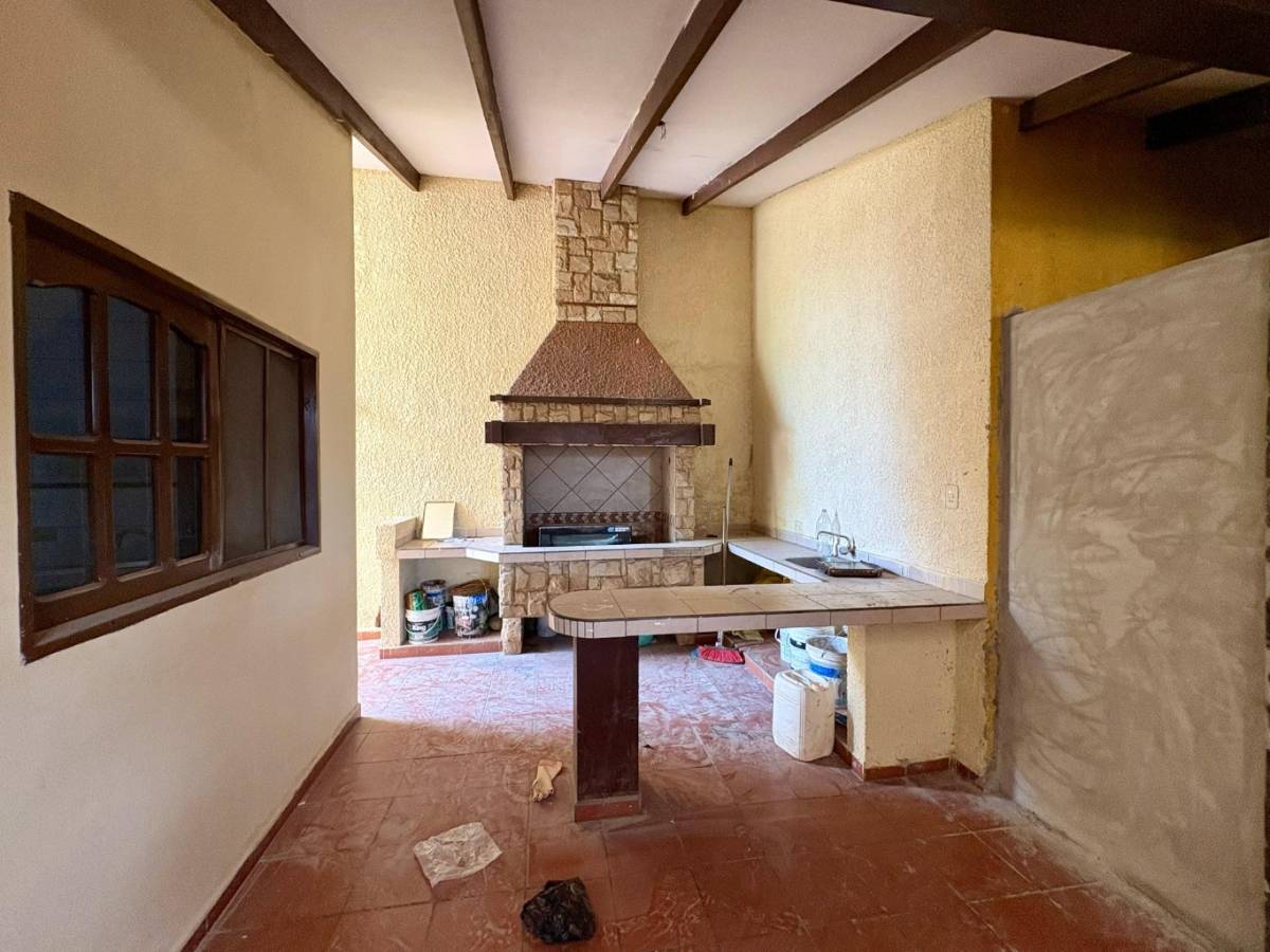 AMPLIA CASA EN VENTA – BARRIO ESTACIÓN ARGENTINA - Photo 2