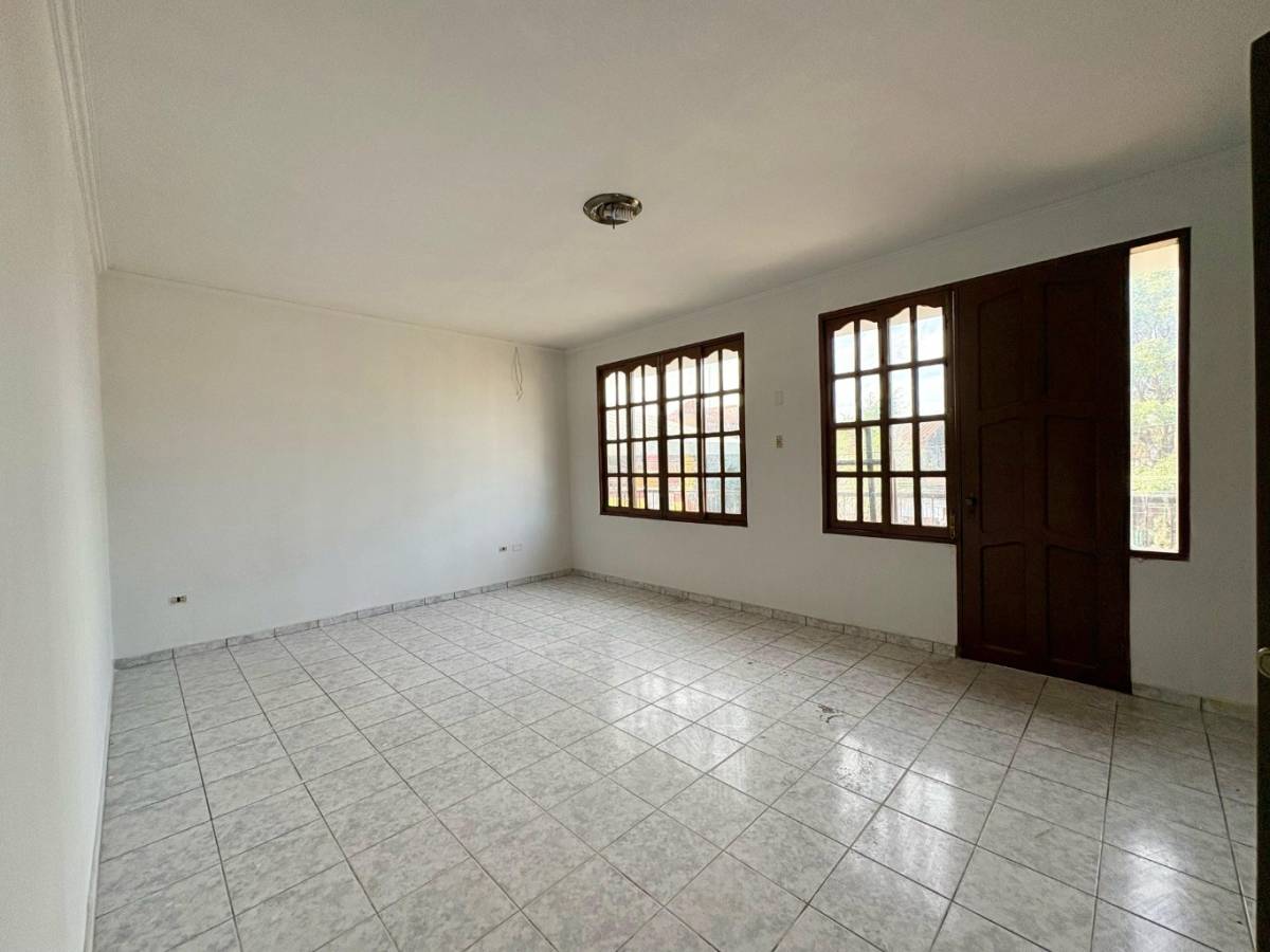 AMPLIA CASA EN VENTA – BARRIO ESTACIÓN ARGENTINA - Photo 11