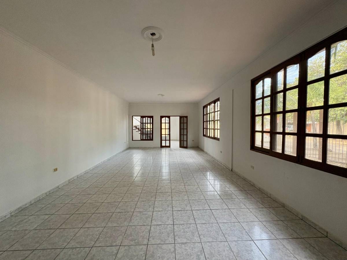 AMPLIA CASA EN VENTA – BARRIO ESTACIÓN ARGENTINA - Photo 14