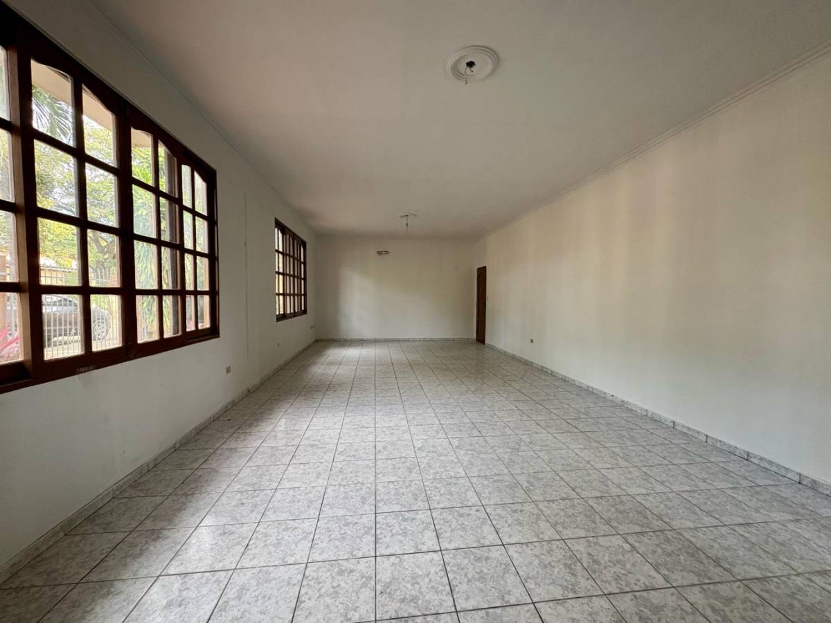 AMPLIA CASA EN VENTA – BARRIO ESTACIÓN ARGENTINA - Photo 15