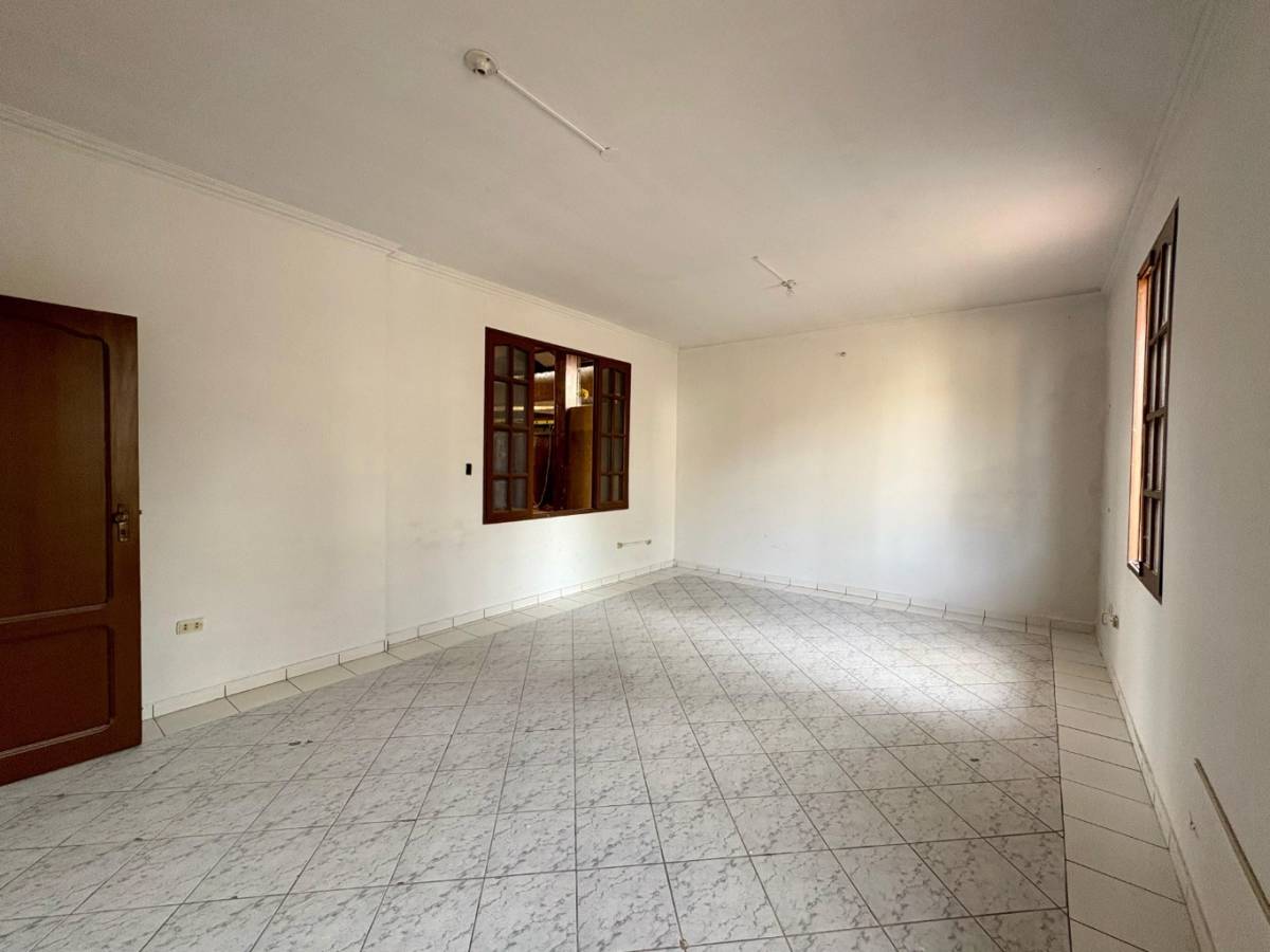 AMPLIA CASA EN VENTA – BARRIO ESTACIÓN ARGENTINA - Photo 4
